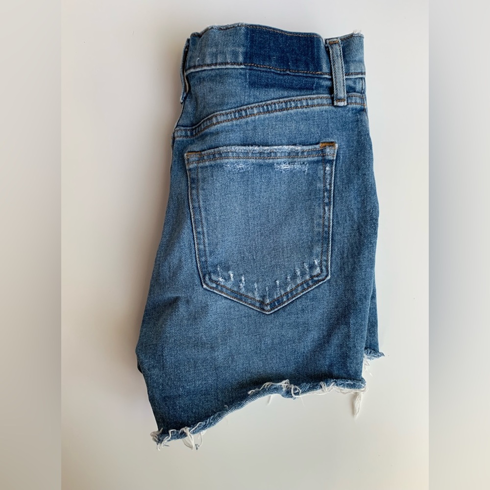 Abercrombie distressed high rise 4 inch mom short size 25 size 0